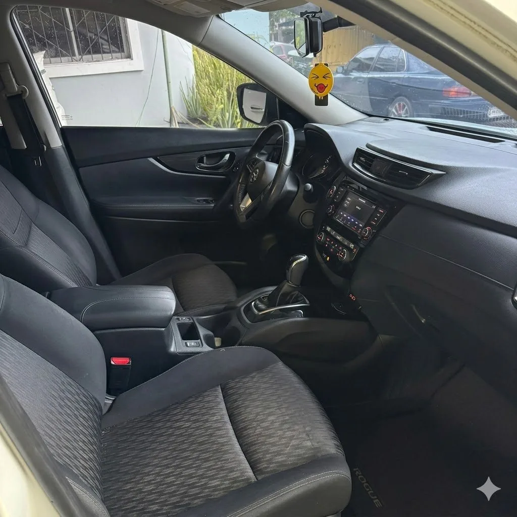 Nissan  Rogue view 2